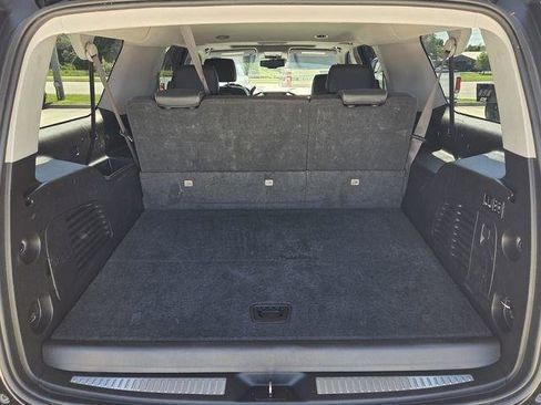 Certified 2018 Chevrolet Suburban LT w/ Luxury Package AWD/4WD image 18