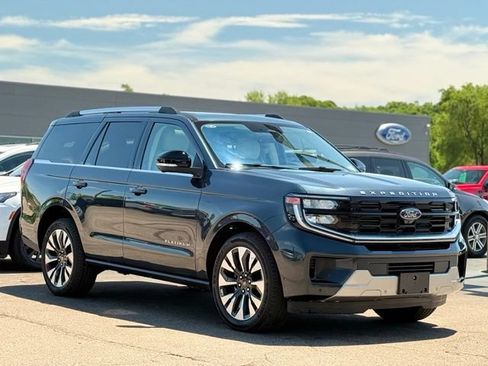 Used 2025 Ford Expedition Platinum w/ Driver's Package AWD/4WD image 44