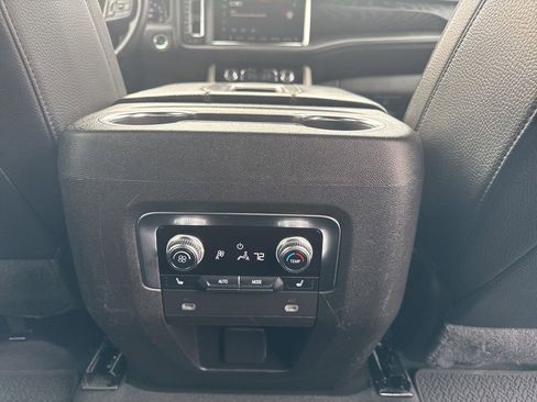 Used 2024 GMC Yukon XL Denali image 27