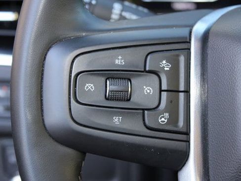 Used 2024 GMC Yukon SLT w/ SLT Luxury Package image 13