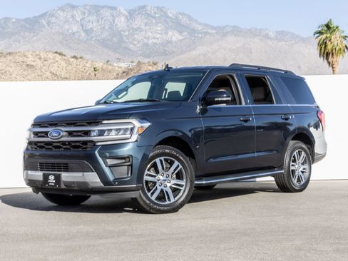 Used 2022 Ford Expedition XLT RWD image 1