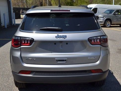 Used 2022 Jeep Compass Latitude w/ Sun and Sound Group AWD/4WD image 7