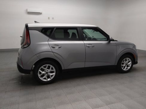 Used 2025 Kia Soul LX image 10