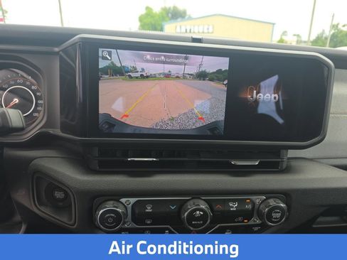 Used 2024 Jeep Gladiator Sport AWD/4WD image 16