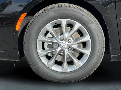 New 2026 Chrysler Pacifica Limited image 26