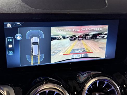 New 2025 Mercedes-Benz GLB 250 4MATIC image 18