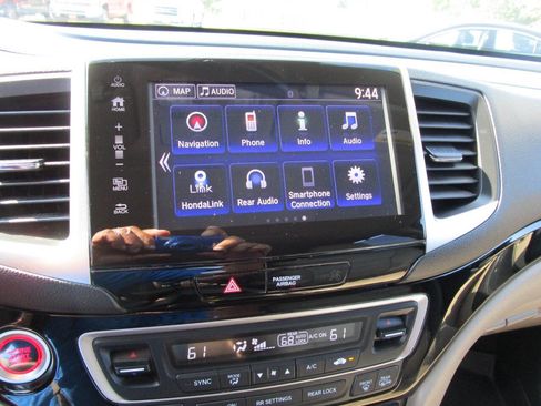 Used 2018 Honda Pilot Touring image 13