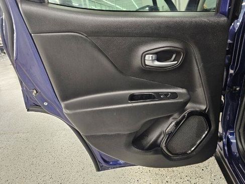 Used 2018 Jeep Renegade Altitude FWD image 29