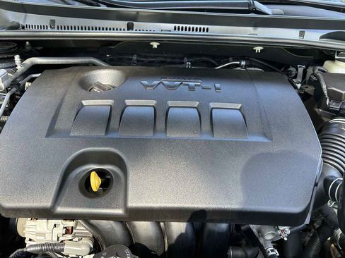 Used 2018 Toyota Corolla LE image 31