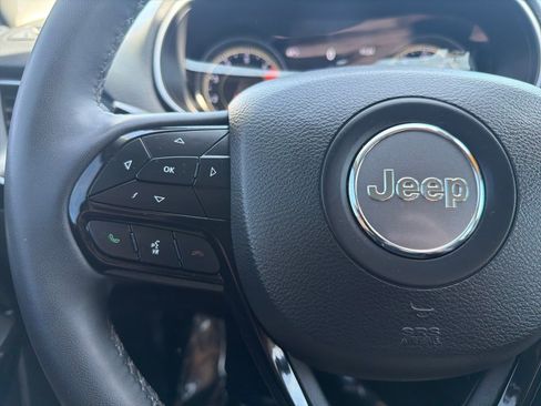 Used 2023 Jeep Cherokee Altitude Lux AWD/4WD image 29