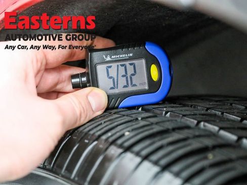 Used 2023 Chrysler Pacifica Touring-L image 28