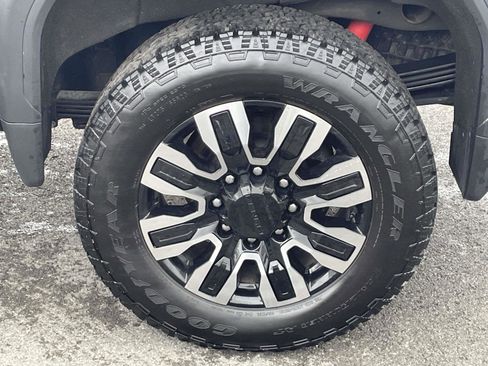 Certified 2024 GMC Sierra 2500 Denali Ultimate AWD/4WD image 12