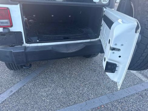 Used 2018 Jeep Wrangler Unlimited Sport S AWD/4WD image 13