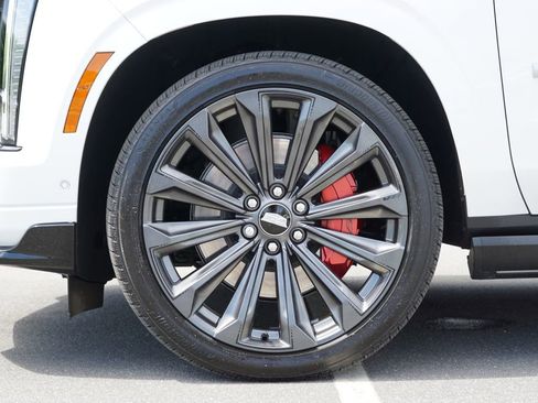 Used 2025 Cadillac Escalade ESV V AWD/4WD image 13
