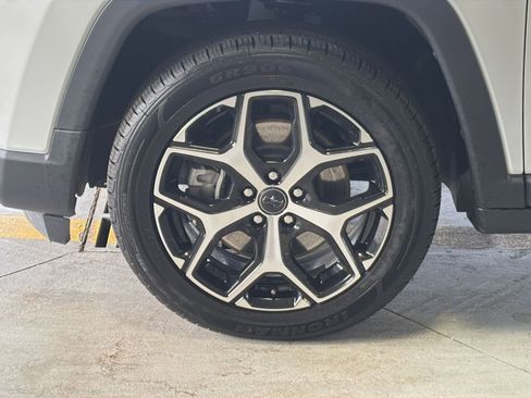 Used 2025 Jeep Compass Limited image 31