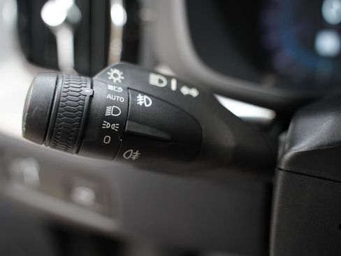 Used 2022 Volvo XC60 B5 R-Design w/ Advanced Package image 13