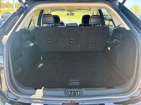 Used 2018 Ford Edge Titanium FWD image 17