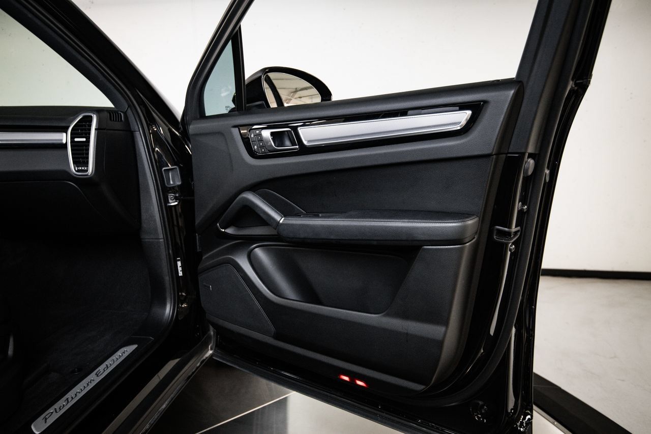 Certified 2023 Porsche Cayenne Platinum Edition AWD/4WD image 27