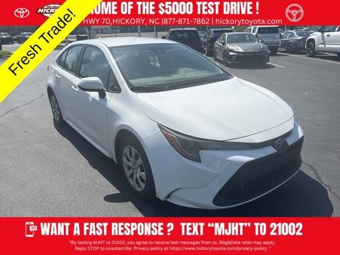 Used 2022 Toyota Corolla LE image 1