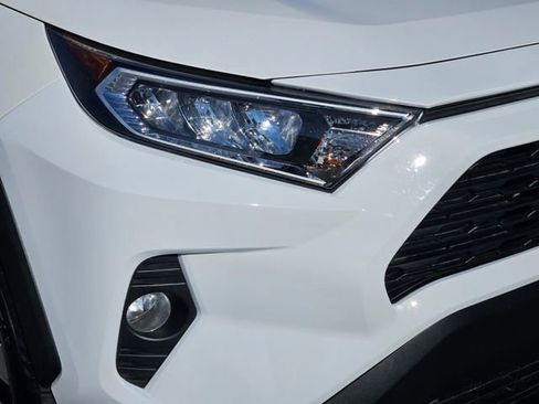 Used 2019 Toyota RAV4 XLE Premium image 8