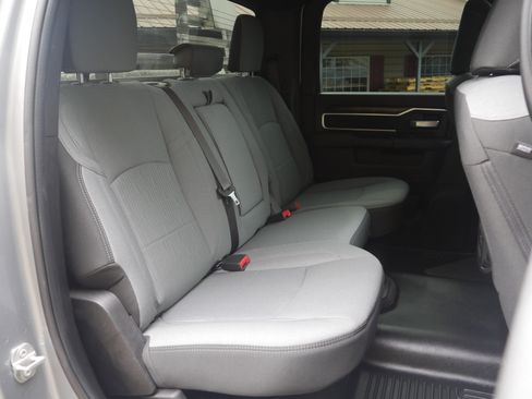 Used 2024 RAM 3500 Big Horn w/ Towing Technology Group AWD/4WD image 33