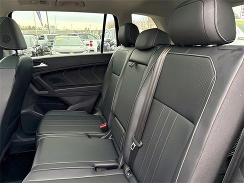 Used 2022 Volkswagen Tiguan SE image 22