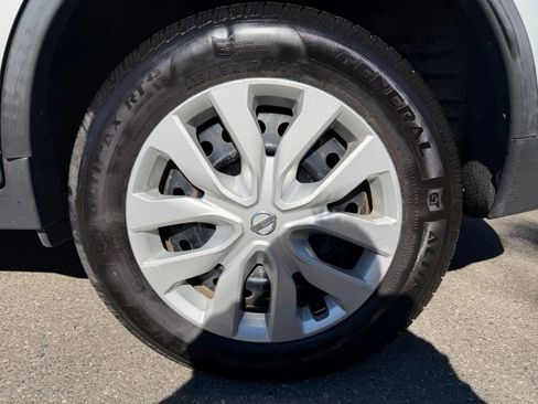 Used 2016 Nissan Rogue S image 25