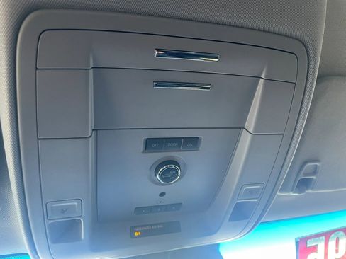 Used 2020 Chevrolet Suburban LT w/ Luxury Package image 20