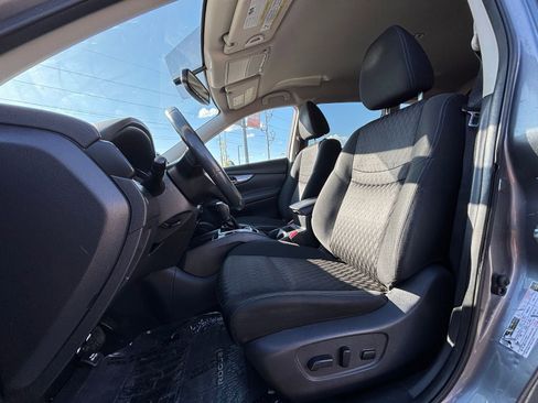 Used 2017 Nissan Rogue SV w/ SV Premium Package AWD/4WD image 12