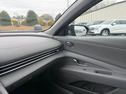 Certified 2025 Hyundai Elantra Sport image 21