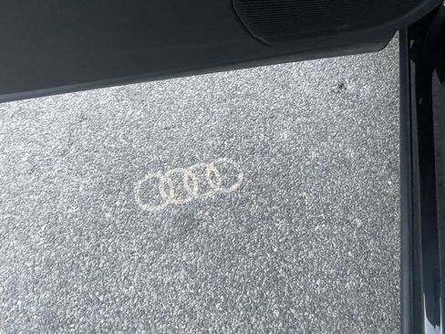 Used 2025 Audi Q8 Prestige w/ Prestige Package image 11