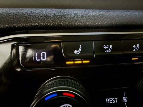 Used 2023 Volkswagen Atlas SEL R-Line image 22