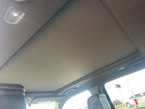 Used 2023 Jeep Wagoneer Base w/ Premium Group I image 12