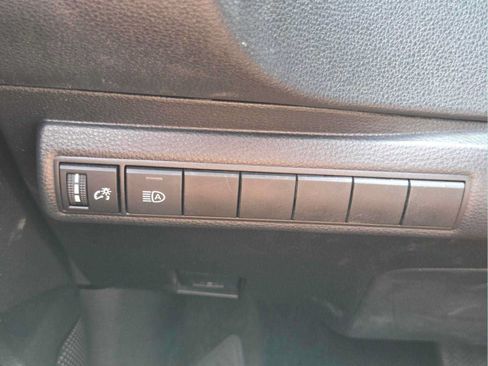 Used 2020 Toyota Corolla LE FWD image 33