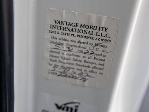 Used 2022 Toyota Sienna LE image 29