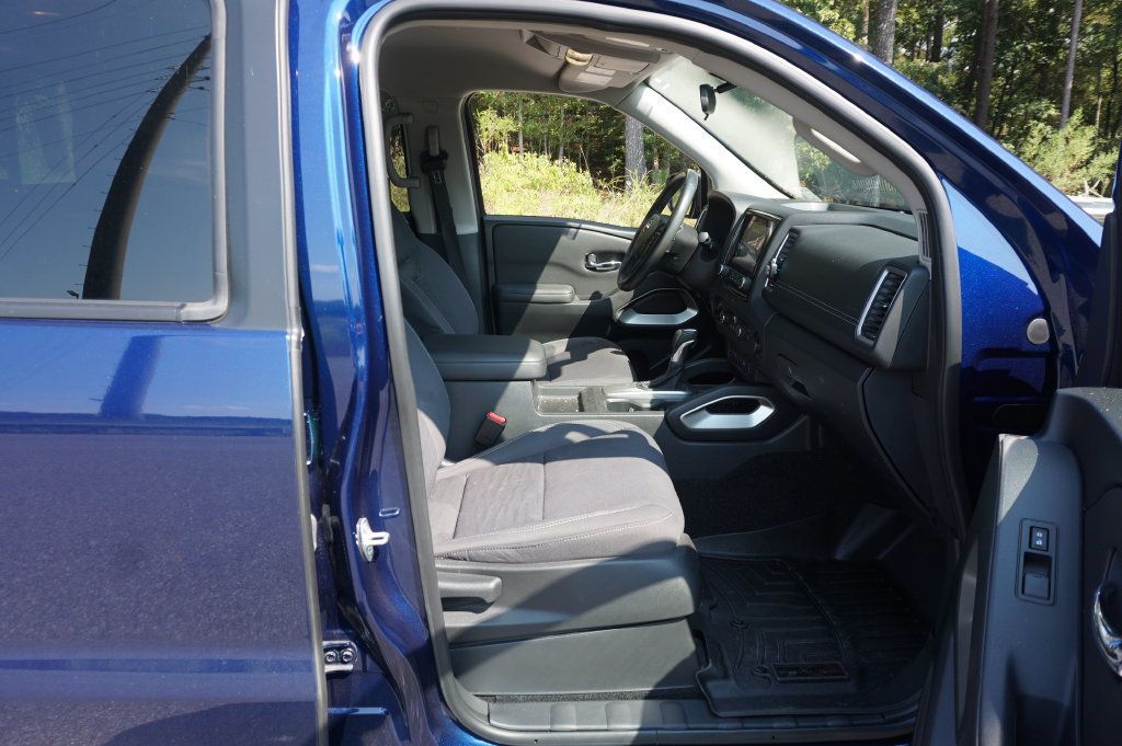 Used 2023 Nissan Frontier SV w/ SV Convenience Package AWD/4WD image 13