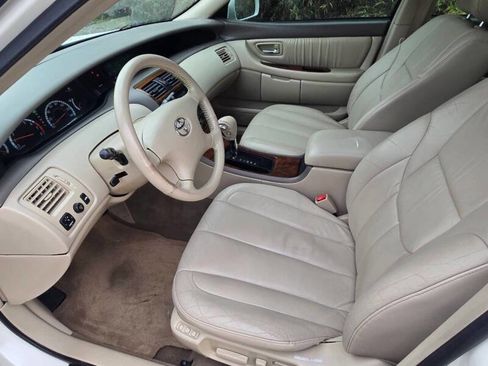 Used 2002 Toyota Avalon XLS image 3