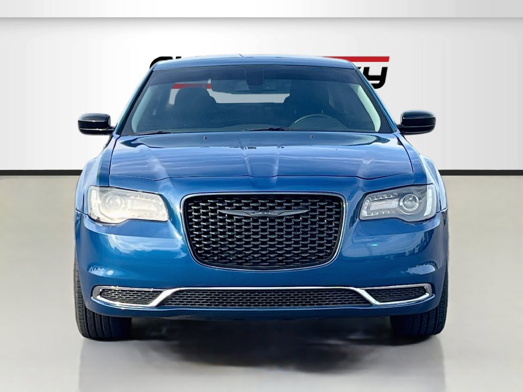 Used 2022 Chrysler 300 Touring w/ Sport Appearance Package AWD/4WD image 2