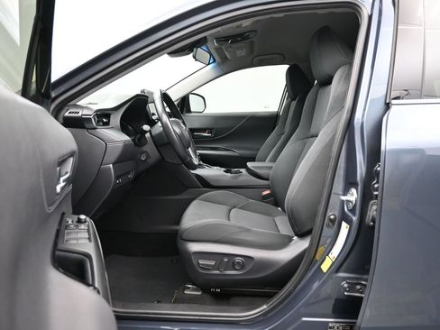 Used 2024 Toyota Venza LE AWD/4WD image 9
