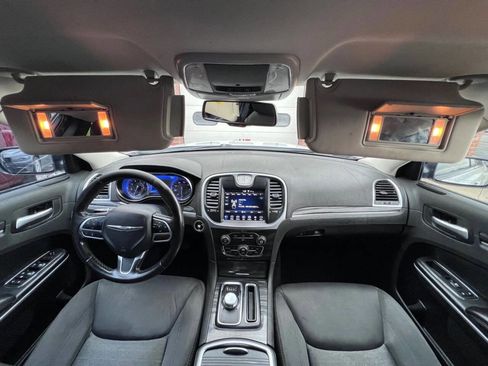 Used 2019 Chrysler 300 Touring w/ Sport Appearance Package image 20