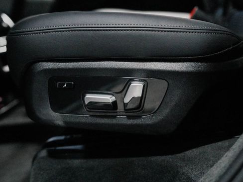 Used 2024 BMW X7 xDrive40i w/ M Sport Package image 37