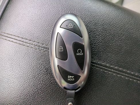 Used 2025 Hyundai Santa Cruz SE FWD image 27