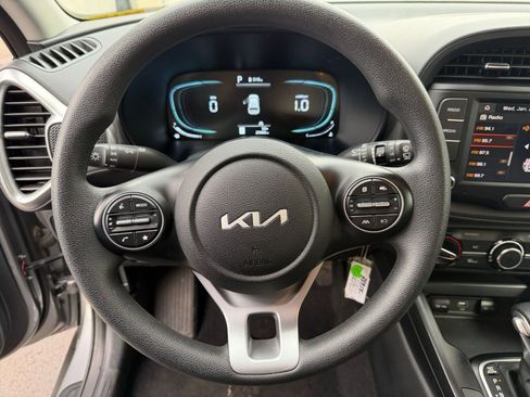 Used 2025 Kia Soul LX w/ LX Technology Package image 25