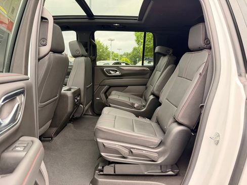 Used 2023 Chevrolet Suburban RST w/ Luxury Package AWD/4WD image 15