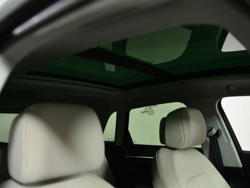 Used 2025 Audi Q3 2.0T Premium w/ Convenience Package image 12