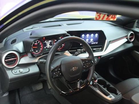 Used 2024 Chevrolet Trax RS FWD image 14