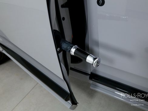 Used 2026 Rolls-Royce Cullinan Black Badge image 32