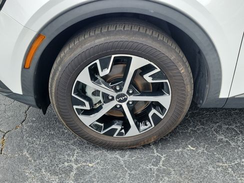 Used 2023 Kia Sportage EX FWD image 4