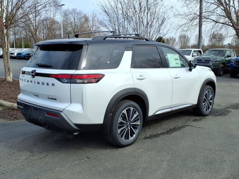 New 2026 Nissan Pathfinder Platinum image 3