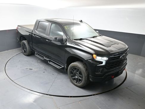 Used 2024 Chevrolet Silverado 1500 LT Trail Boss w/ LPO, Dark Essentials Package AWD/4WD image 17